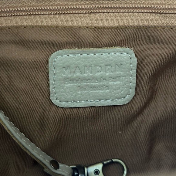 Mandrn Cream Crossbody Bag - Picture 7 of 11